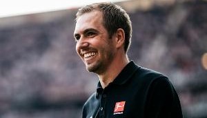 拉姆谈边后卫如何防守：不贸然下铲 学会引导对手 延缓对方进攻