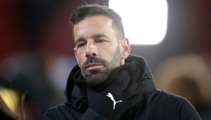 开云APP-晚上谈好早上变卦 范尼末轮前突然辞职为哪般？