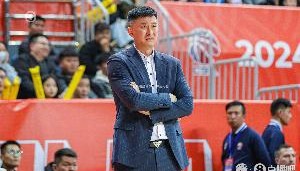 关辛：广东中场这十五分钟要解决的 是怎么应付上海的小阵容