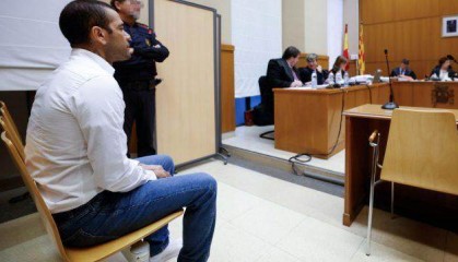 开云体育-阿尔维斯强奸案开审 审3天 母亲旁听 前妻作证