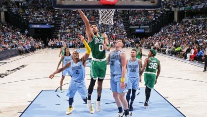 开云注册网址-末节受伤只是一场虚惊 攻防兼备！塔图姆冲向MVP