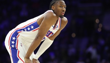 开云APP-开场就没有进攻状态！马克西22中11空砍26分13助4断 三分9中1